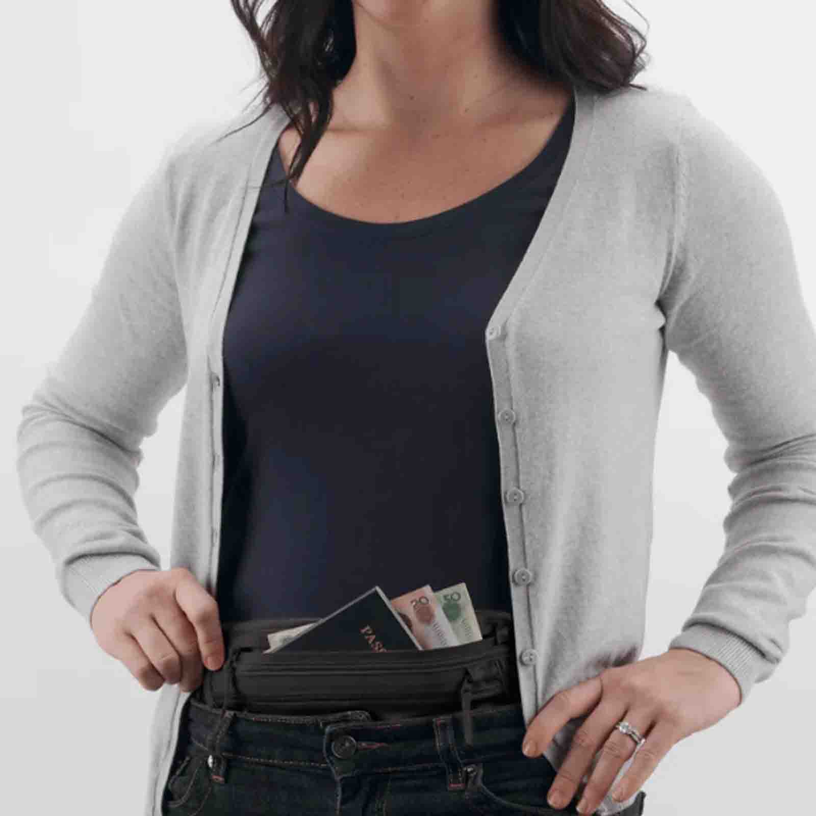 Silk-Undercover-Money-Belt-Black-Usage